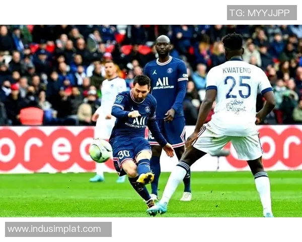 德甲焦点战曼城与巴黎圣日耳曼激战成平局全场沸腾瞬间回顾