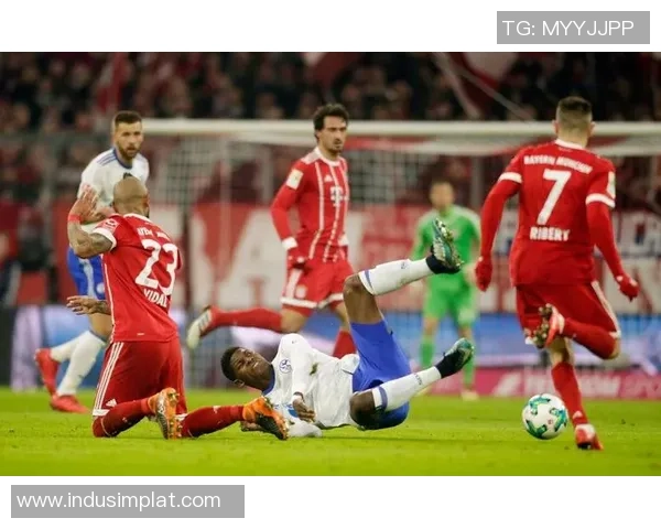 西甲激战：那不勒斯绝杀拜仁全场沸腾精彩回顾